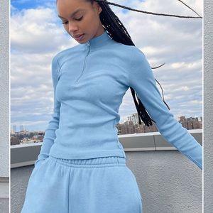 Aritzia - Black long sleeved zipper down shirt